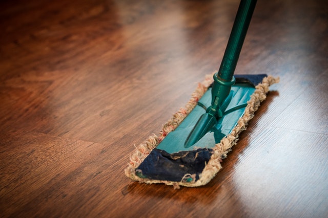 trucos para mantener el parquet brillante