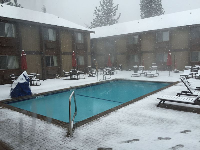 Cómo preparar y mantener la piscina para el invierno